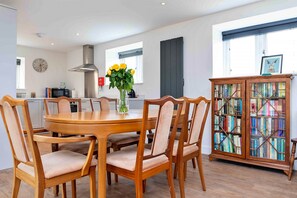 House | Dining - Cottage in Northumberland With Riverside Walks (Peterborough)