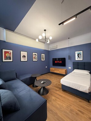 Economy Single Room | Blackout drapes, soundproofing, iron/ironing board, free WiFi - Tirana Days (Tirana)