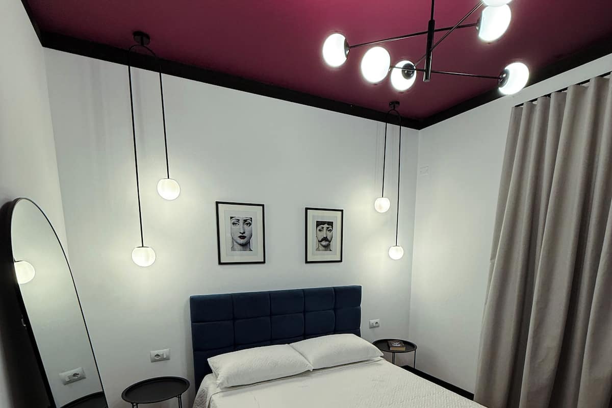 Economy-rum | Mörkläggningsgardiner, ljudisolering och strykjärn/strykbräda