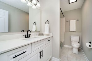 Hårføner, håndklær, såpe og sjampo