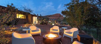 Elevate Your Stay In This Designer Home With Amazing Views! Backyard Jenga!