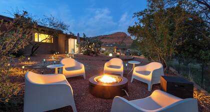 Elevate Your Stay In This Designer Home With Amazing Views! Backyard Jenga!