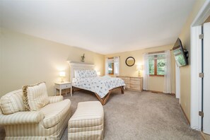 5 bedrooms, desk, iron/ironing board, free WiFi - Modern Lake Geneva Retreat with Big Yard, Grill, Boat Parking & Near Shore (Lake Geneva)