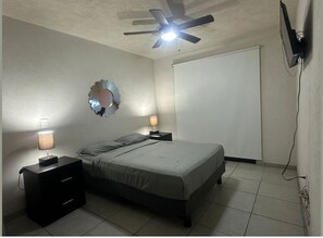 2 chambres, fer et planche à repasser, Wi-Fi, draps fournis