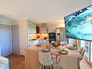 Private kitchen - Village Cap Estérel - L'Esquinade by Interhome (Agay Village Cap Esterel)