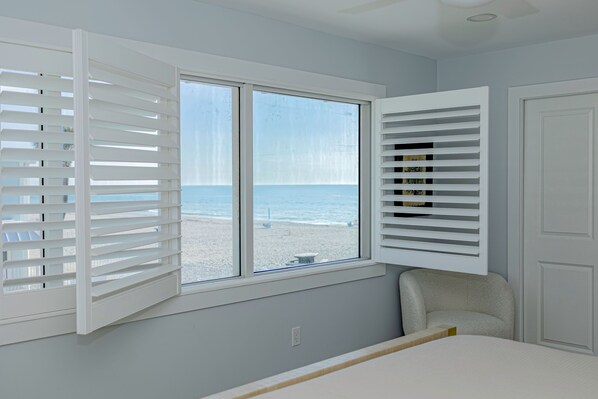 2 chambres, bureau, fer et planche à repasser, lit parapluie