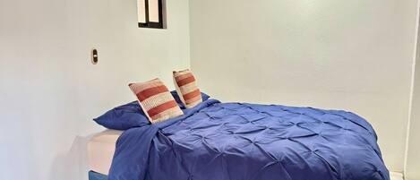 5 chambres, fer et planche à repasser, draps fournis