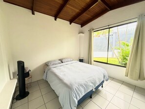 5 bedrooms, iron/ironing board, bed sheets - Charming house 5 min SJO airport with parking in a gated community (Alajuela)