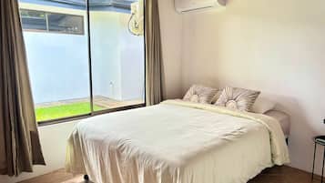 5 bedrooms, iron/ironing board, bed sheets