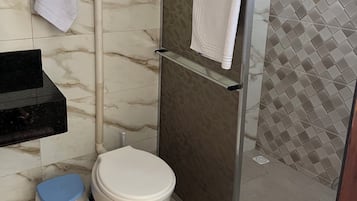 Serviettes fournies, savon, papier toilette