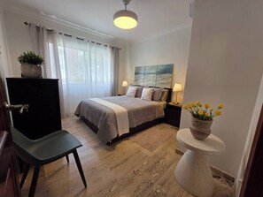 2 室のベッドルーム、アイロン / アイロン台、WiFi、ベッドシーツ