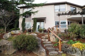 Exterior - Spectacular Lake Union View & High Speed Internet (Seattle)