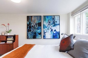 1 bedroom, WiFi, bed sheets - Spectacular Views- Skyline & Lake Union, Hi Speed Internet (Seattle)