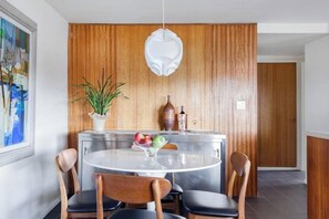 Dining - Spectacular Views- Skyline & Lake Union, Hi Speed Internet (Seattle)