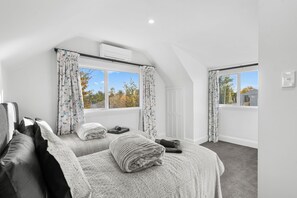4 habitaciones, tabla de planchar con plancha, wifi y ropa de cama 