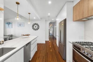 電子レンジ、オーブン、コンロ、食器洗い機