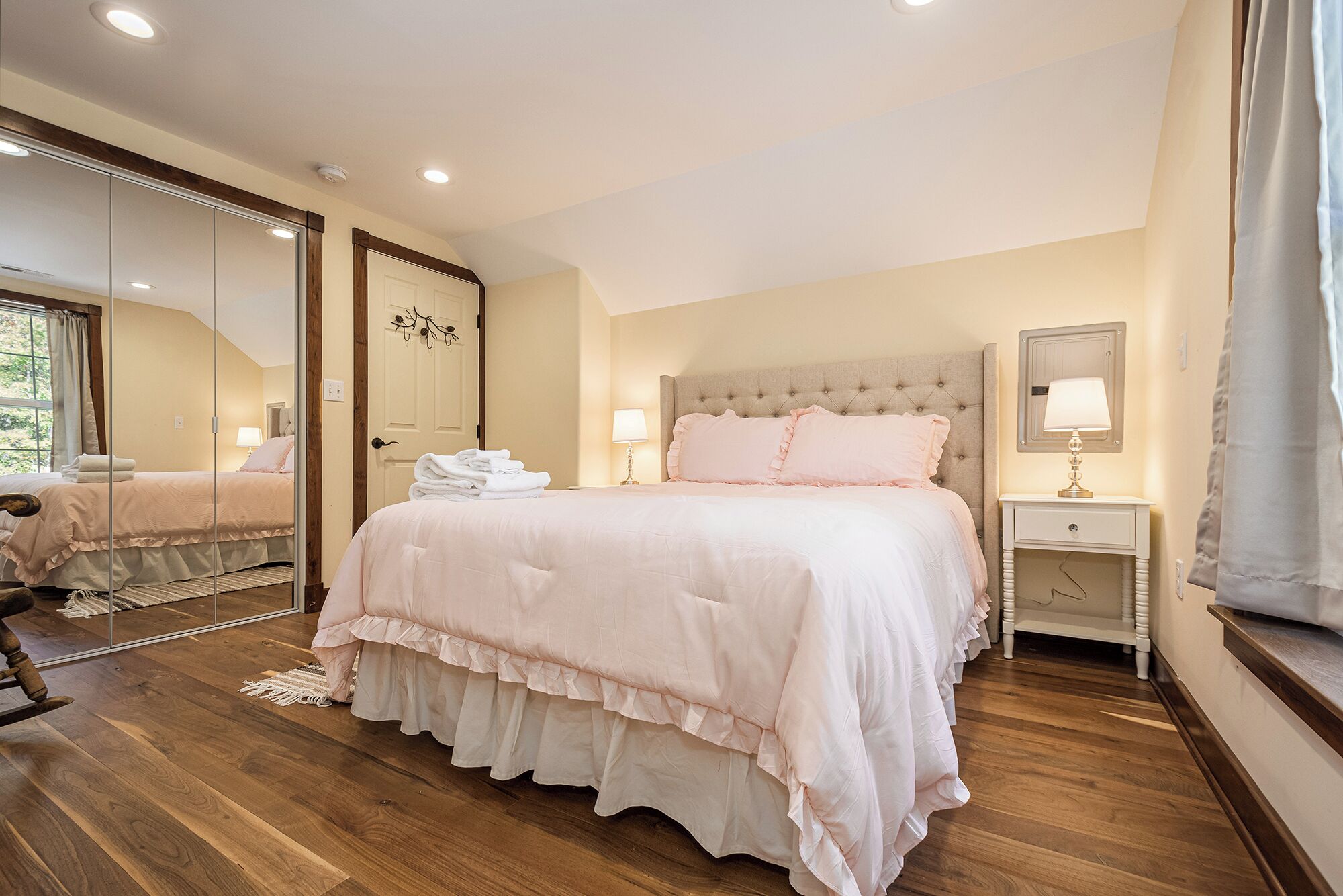 8 soverom, strykejern/-brett, internettilgang og sengetøy