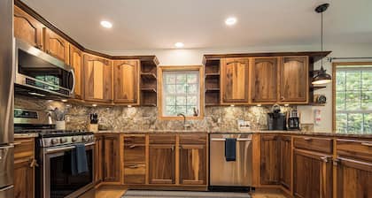 Private & Spacious 8-bedroom lodge with amazing outdoor space and game room
