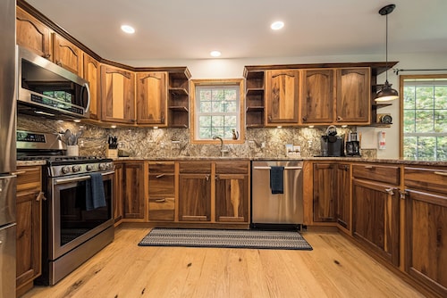 Private Lodge sleeps 25 guests Spectacular Views