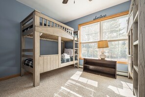 8 bedrooms, iron/ironing board, Internet, bed sheets