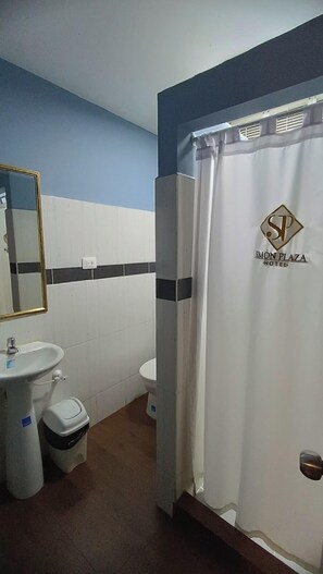 Dusche, Handtücher, Seife, Toilettenpapier