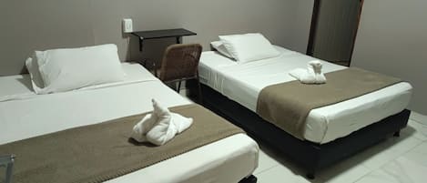 Habitación familiar doble | Escritorio y wifi gratis