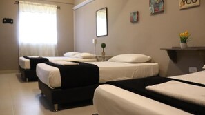 豪華四人房 | 書桌、免費無線上網