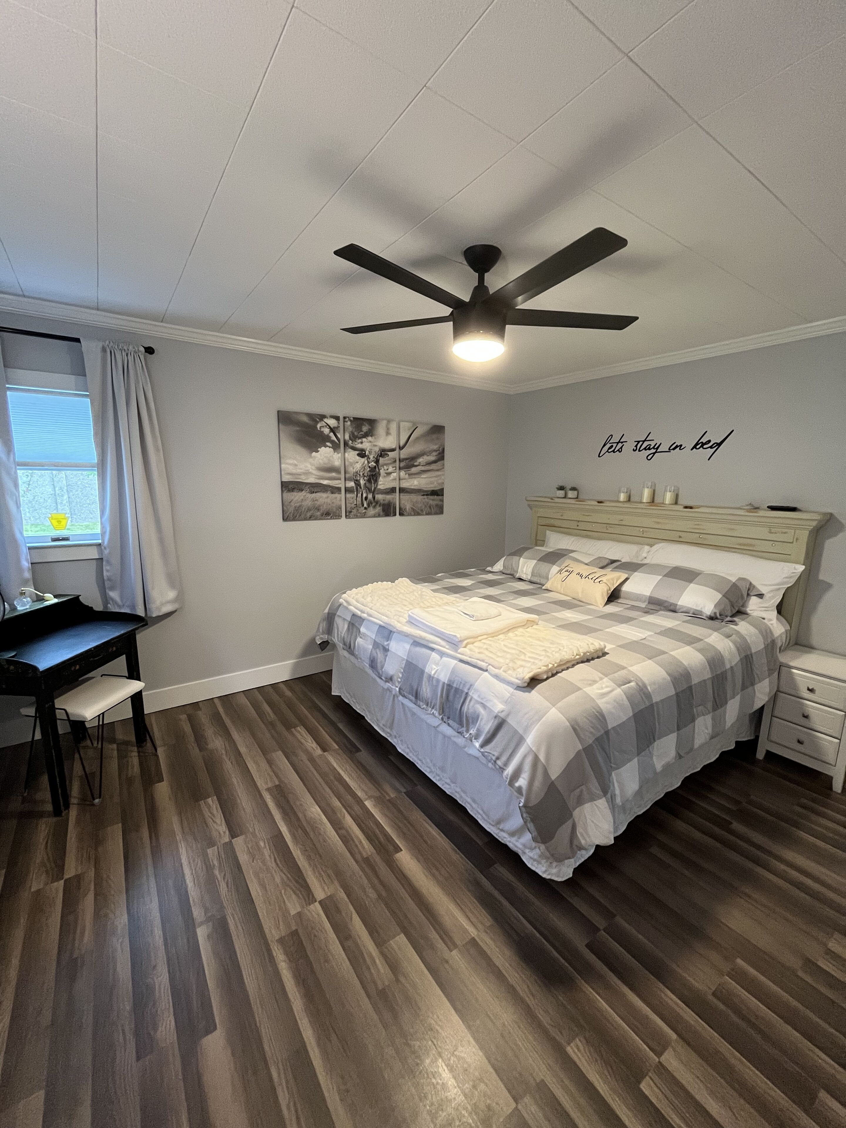 2 habitaciones, escritorio, tabla de planchar con plancha y wifi gratis 