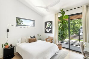 2 bedrooms, in-room safe, desk, iron/ironing board