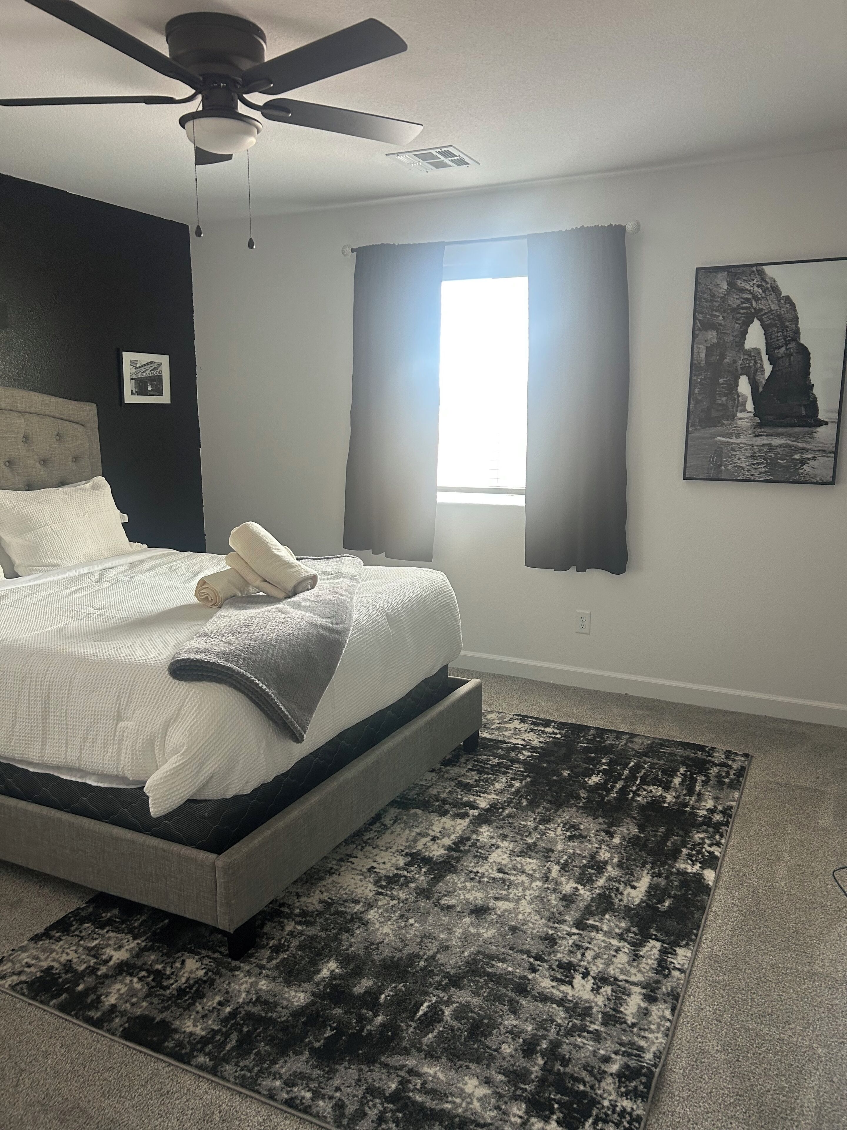 4 chambres, coffres-forts dans les chambres, fer et planche à repasser