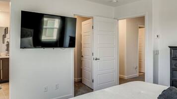 4 Schlafzimmer, Zimmersafe, Bügeleisen/Bügelbrett, Reisekinderbett