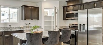 Town house 4 rooms 2 bath townhouse