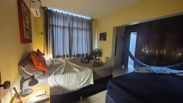 2 chambres, fer et planche Ă repasser, Wi-Fi gratuit, draps fournis