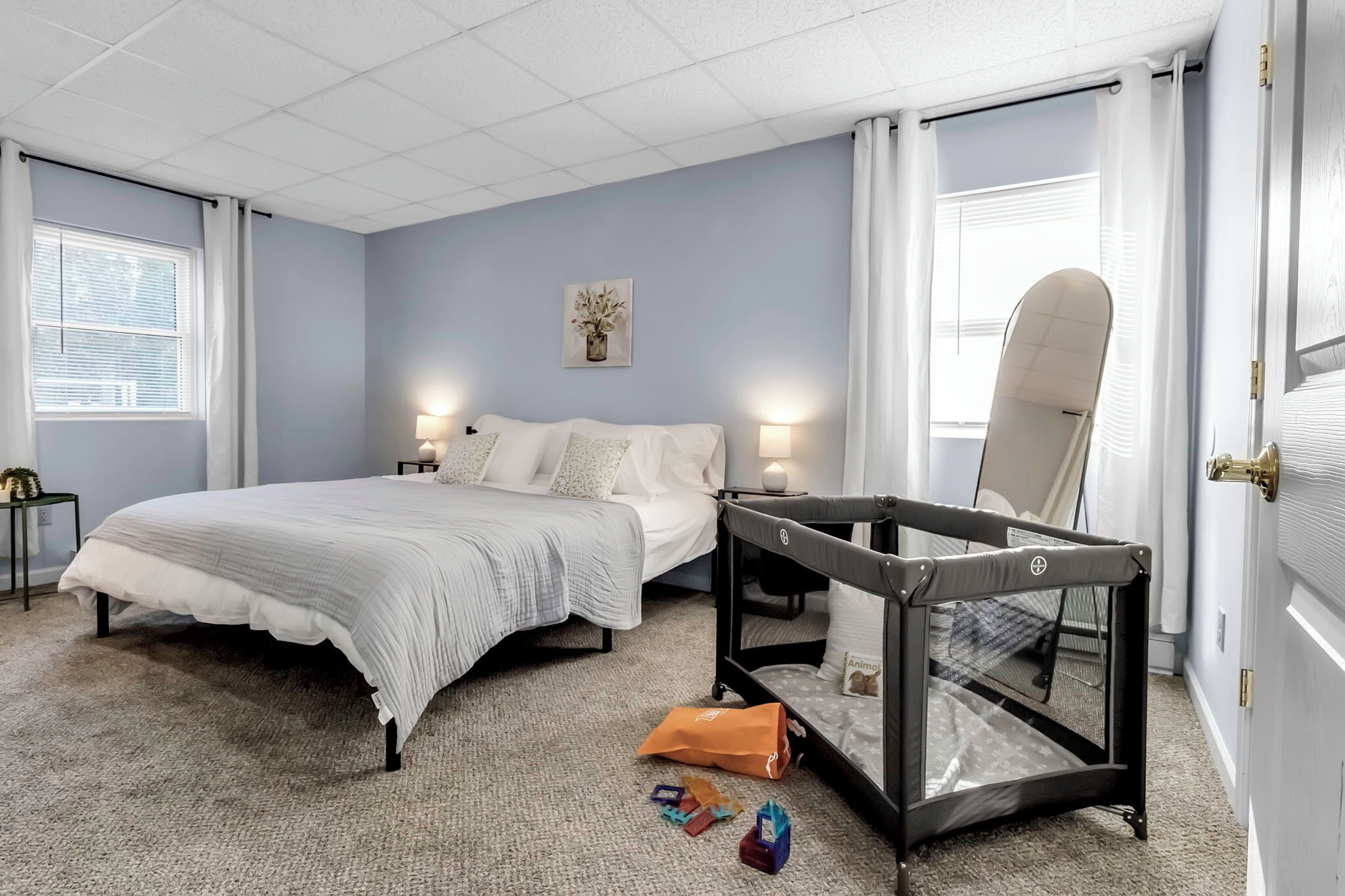 1 habitación, tabla de planchar con plancha, wifi y ropa de cama 