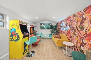 Games room - Free Heated Pool, Mini Golf Course, Full Arcade, Hot Tub, AMI 6 miles, IMG 3 mi (Bradenton)