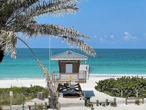 Sun loungers, beach towels - Shorewalk CD-near Anna Maria Island Beaches and IMG, Pools, Tennis, Pickle ball. (Bradenton)