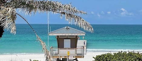 Solstolar och strandhanddukar