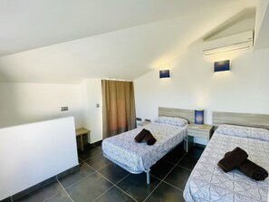 2 habitaciones, tabla de planchar con plancha, internet y ropa de cama