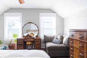 4 bedrooms, desk, free WiFi, bed sheets - Southern Charm w/Modern Comfort in peaceful Jacksonville (Jacksonville)