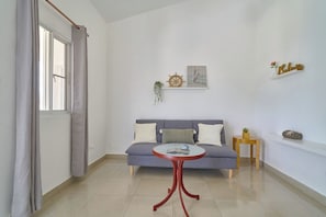 TV - The Patio Hotel #9 15 minutes from Macao Beach (Higüey)