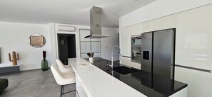 Fridge, microwave, oven, stovetop - Villa Haut Standing Stella Di Mare panoramic view (Propriano)