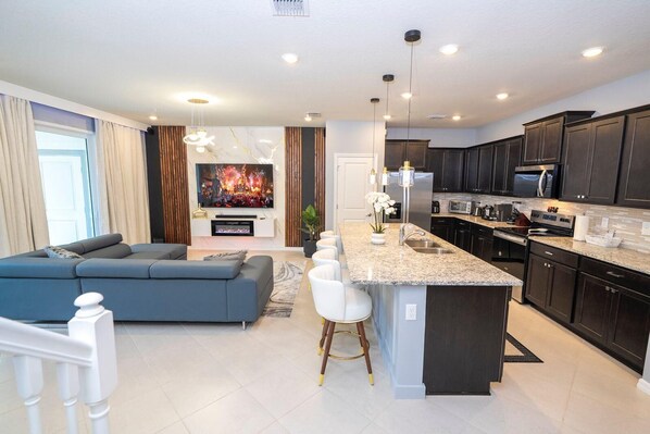 Interior - Spacious 5-bedroom townhome with AC amazing windsor cay new resort Clermont (Clermont)