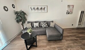 Smart TV - Charming 1-bedroom Apartment near Silverlake (Los Angeles)