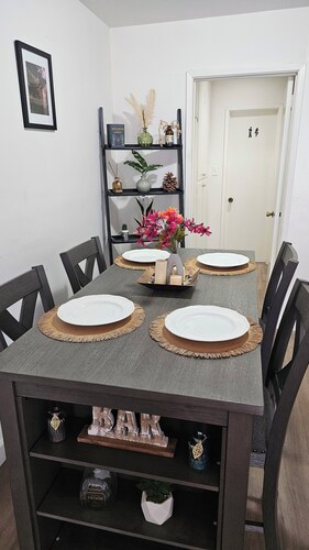 Charming 1-bedroom Apartment near Silverlake