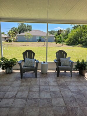 Terrace/patio - 3 bedroom, Close to many restaurants (Port Charlotte)
