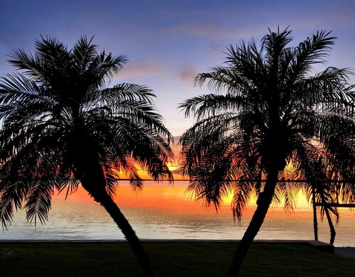 Sunset Paradise: Oceanfront 3-bedroom house on Terra Ceia Bay, Palmetto, Florida