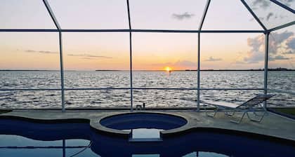 Sunset Paradise: Oceanfront 3-bedroom house on Terra Ceia Bay, Palmetto, Florida