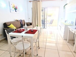 Dining - Los Angeles 1 bedroom pool view 127 (ARONA)