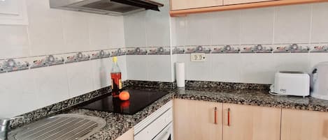 Fridge, oven, toaster, cookware/dishes/utensils