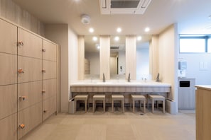 Nhà tắm công cộng